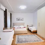 Center بيت ضيافة تيرانا